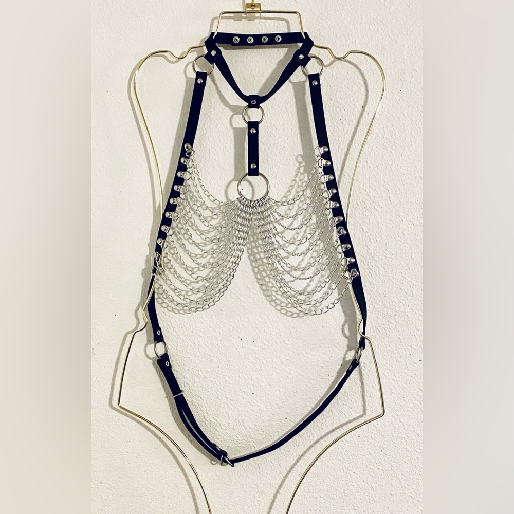 Body Chain Harness Bra Hollow Out Goth Top Cage Strap with Metal Chain Tassel - Picture 3 of 9